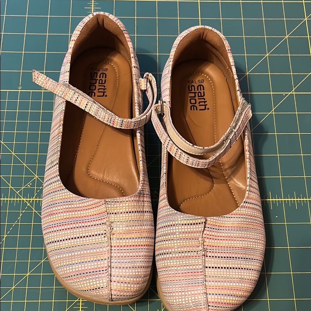 Very hard to find Kalso Earth shoes in a size 10B. Cream and multi colored